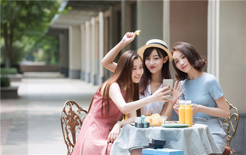 拒绝跟风剁手，由索纳塔见证女孩们的精致生活