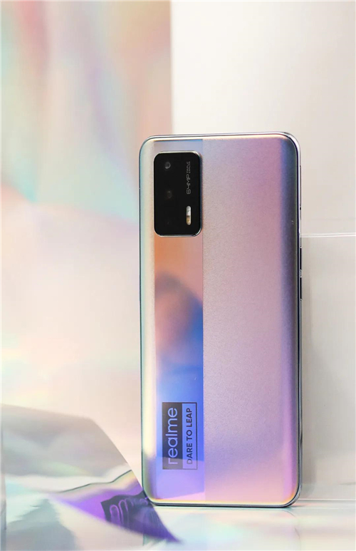 手机也可以这么赛博朋克 realme真我gt neo最终幻想堪比高定