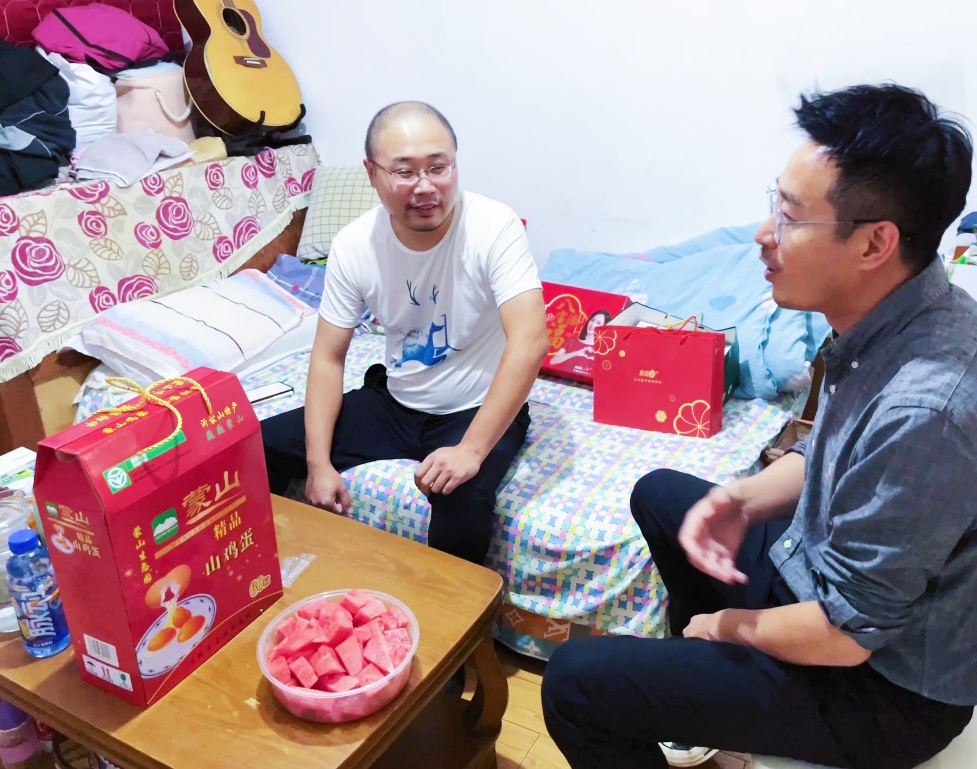 佳节仍在岗 曹操出行为司机发放中秋福利