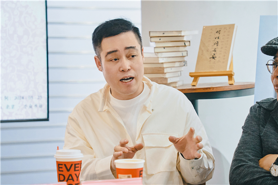 2《何以问长安》作者霄白城.jpg