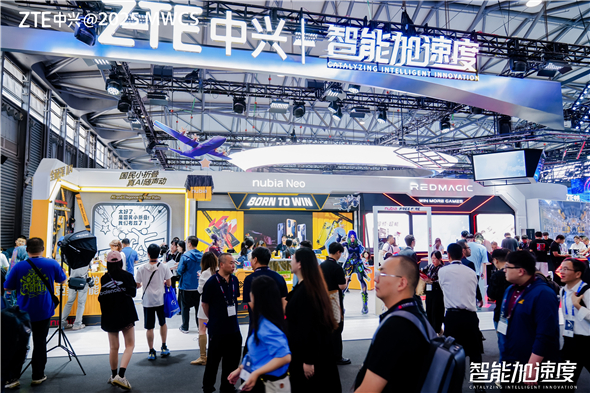 中兴AI终端亮相2025MWC上海，游戏二次元打造破次元体验